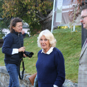 Ce samedi 21 septembre, la reine a assisté à une conférence à  Braemar, dans l'Aberdeenshire
Camilla Parker-Bowles, reine consort d'Angleterre au Braemar Literary Festival où son fils Tom Parker-Bowles a fait une lecture - 21 September 2024.