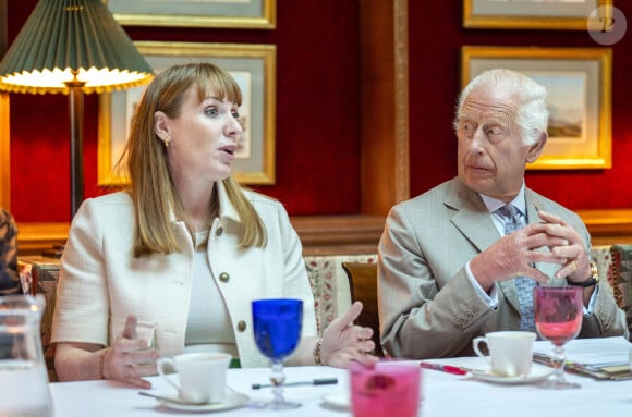 Le roi Charles III d'Angleterre King Charles III à l'Unité écossaise de réduction de la violence à Cumnock le 20 septembre 2024