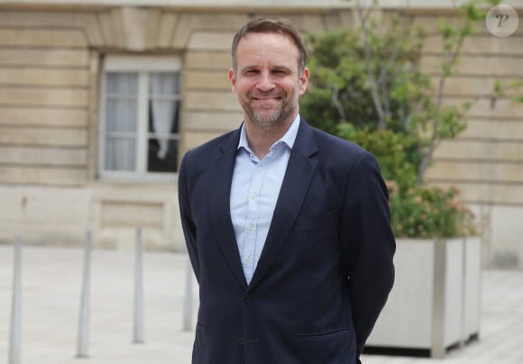 Depuis ce samedi 21 septembre, le gouvernement de Michel Barnier est finalement constitué. Après des semaines de discussion, on y retrouve notamment M. Marc Ferracci, chargé de l'industrie.
Marc Ferracci - Les députés élus aux dernières élections législatives arrivent à l'Assemblée Nationale à Paris © Jonathan Rebboah / Panoramic / Bestimage