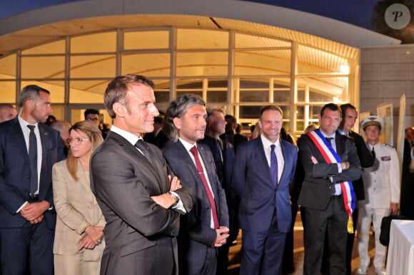 Le nouveau ministre était l'un de ses camarades de Sciences Po. À l'image de ce dernier, ils sont plusieurs anciens camarades de classe à s'être retrouvés au mariage de Brigitte et Emmanuel Macron. 
Emmanuel Macron, President de la Republique, Fabien Roussel, Secrétaire national du Parti communiste et de Jean Charles Orsucci, Maire de Bonifacio, Marc Ferracci et Jean-Philippe Agresti recteur de la région académique de Corse - Le président de la République française E.Macron préside la cérémonie d'hommage au résistant communiste Albert Ferracci, donnant son nom au collège de Bonifacio, le 28 septembre 2023. Le chef de l'Etat est en visite officielle en Corse (27 - 29 septembre 2023) pour clore 18 mois de discussions sur l'avenir de la collectivité et commémorer le 80ème anniversaire de la libération de l'île en 1943. © Stef Bravin / Pool / Bestimage