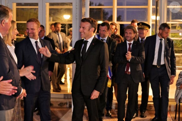 Emmanuel Macron, President de la Republique avec Marc et Pierre Ferracci - Le président de la République française E.Macron préside la cérémonie d'hommage au résistant communiste Albert Ferracci, donnant son nom au collège de Bonifacio, le 28 septembre 2023. Le chef de l'Etat est en visite officielle en Corse (27 - 29 septembre 2023) pour clore 18 mois de discussions sur l'avenir de la collectivité et commémorer le 80ème anniversaire de la libération de l'île en 1943. © Stef Bravin / Pool / Bestimage