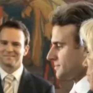 Un intime d'Emmanuel Macron puisqu'il a même eu un rôle clé à son mariage. Parmi les recrues du Premier ministre, en effet, cet homme politique était bel et bien présent lors du plus beau jour de la vie d'Emmanuel Macron, comme rapporté Le Parisien, puisqu'il n'était autre que le témoin de mariage du président de la République.
Images du mariage. Extrait d'Emmanuel Macron, la stratégie du météore, un documentaire de Pierre Hurel pour France 3, disponible en replay.