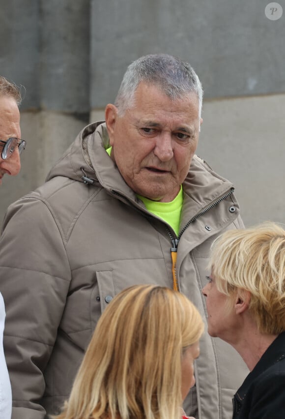 Jean-Marie Bigard - Sortie des obsèques de P.Laffont dans la salle de la Coupole du cimetière du Père-Lachaise à Paris, le 23 août 2024. L'animateur de télévision est décédé le 7 août 2024 à l'âge de 84 ans. © Dominique Jacovides / Bestimage  