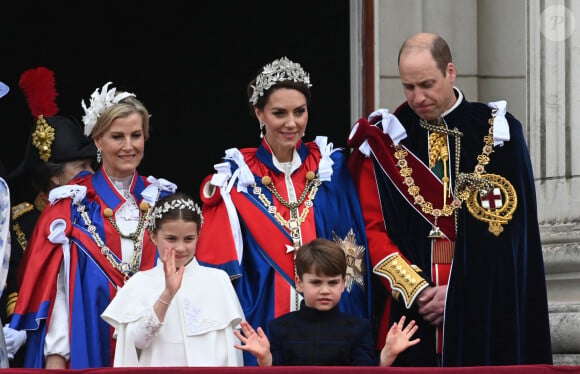 Stefan Rousseau - 72041199 - La famille royale britannique salue la foule sur le balcon du palais de Buckingham lors de la cérémonie de couronnement du roi d'Angleterre à Londres Sophie, duchesse d'Edimbourg, Lady Louise Windsor, James Mountbatten-Windsor, Comte de Wessex, le prince William, prince de Galles, Catherine (Kate) Middleton, princesse de Galles, la princesse Charlotte de Galles, le prince Louis de Galles - La famille royale britannique salue la foule sur le balcon du palais de Buckingham lors de la cérémonie de couronnement du roi d'Angleterre à Londres le 5 mai 2023. 