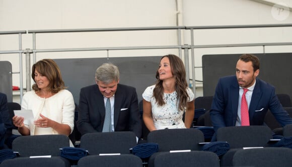 Carole Middleton, son mari Michael et leurs enfants Pippa et James - La famille royale d'Angleterre assiste au festival "Coronation" a Buckingham Palace a Londres. Le 11 juillet 2013 