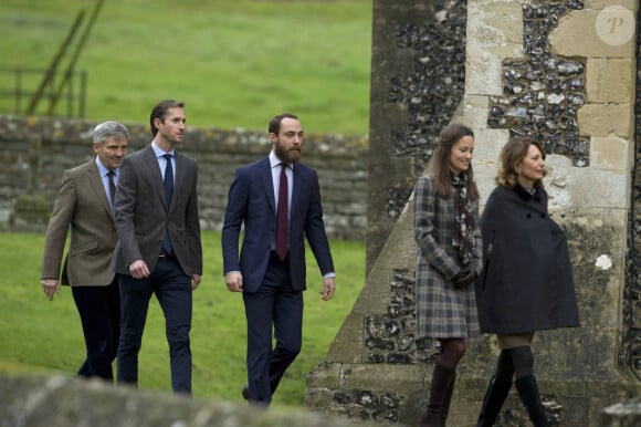 Michael Middleton, James Matthews, le fiancée de Pippa, James Middleton, le frère de Pippa, Pippa Middleton et sa mère Carole - Cette année, le duc et la duchesse de Cambridge n'ont pas rejoint le reste de la famille royale britannique à Sandringham. Ils ont réveillonné à Englefield, Berkshire, Royaume Uni, chez les Midlleton et sont allés en famille à la messe de Noël ce dimanche 25 décembre 2016 dans l'église où Pippa Middleton se mariera en mai prochain. 