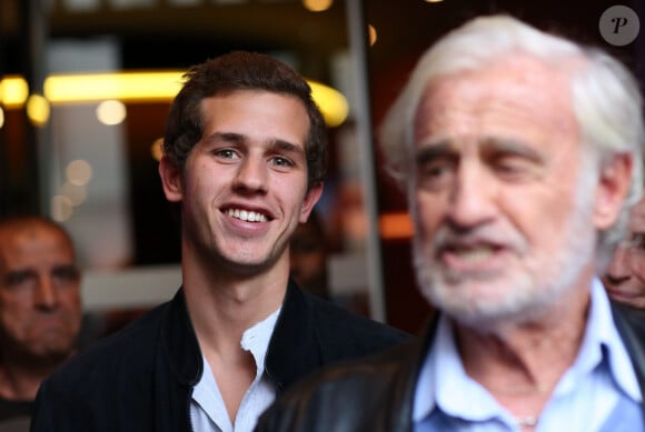 Très proche 
Victor Belmondo, Jean-Paul Belmondo - Présentation du documentaire Belmondo par Belmondo au cinéma Pathé Bellecour lors de la 7éme édition du Festival Lumiére de Lyon le 13 octobre 2015. 