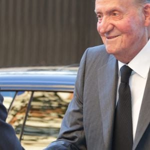 Il a abdiqué en faveur de son fils Felipe, qui a pris sa place sur le trône ibérique
Le roi Juan Carlos - Arrivées de la famille royale d'Espagne aux obsèques de Fernandez de Araoz à Madrid. Le 9 septembre 2024 