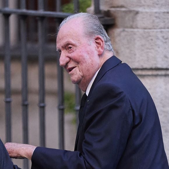 L'ancien monarque espagnol a vu son image publique être sévèrement écornée en 2019
Le roi Juan Carlos - Arrivées de la famille royale d'Espagne aux obsèques de Juan Gomez-Acebo en la cathédrale Castrense à Madrid. Le 8 septembre 2024 