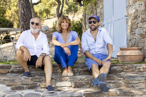 Exclusif - Arthur Jugnot, Florence Pernel, Gérard Jugnot - Déjeuner avec les comédiens des pièces de théâtre "Le jour du kiwi" et "Bungalow 21" lors du 40ème Festival de Ramatuelle, qui se joueront les 6 et 7 août au Théâtre de Verdure. Le 6 août 2024 © Cyril Bruneau / Festival de Ramatuelle / Bestimage 