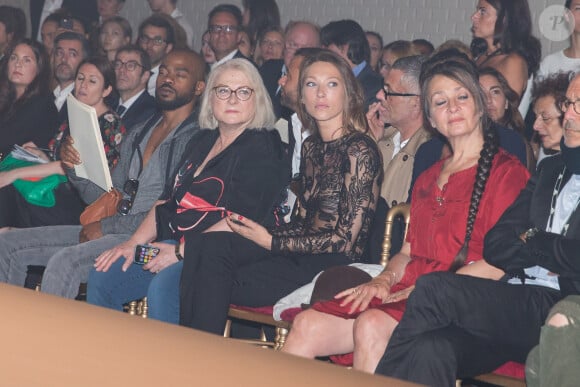 Rudy Berry (le fils adoptif de Josiane Balasko), Josiane Balasko, Laura Smet et Catherine Ringer - People au défilé de mode "Jean Paul Gaultier", collection Haute-Couture automne-hiver 2015/2016, au siège de la marque Jean-Paul Gaultier à Paris, le 8 juillet 2015 