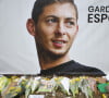 Emiliano Sala, la commission qui fait jaser
 
Les supporters de Nantes rendent hommage à Emiliano Sala, le footballeur disparu lors d'un vol entre Nantes et Cardiff. © Laetitia Notarianni / Bestimage