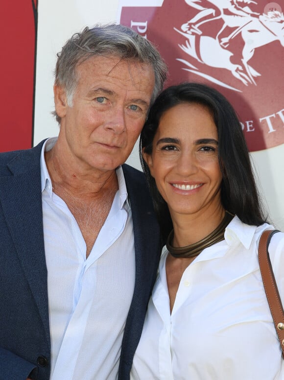 Franck Dubosc et sa femme Danièle - Qatar Prix de L'Arc de Triomphe 2023 à l’hippodrome ParisLongchamp le 1er octobre 2023. © Coadic Guirec/Bestimage 