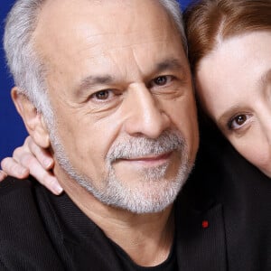 Francis Perrin et son épouse Gersende posant lors d'une séance photo à Paris, France, en février 2014. Photo par VIM/ABACAPRESS.COM