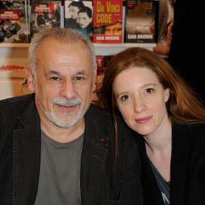 Francis Perrin et son épouse Gersende Perrin signent des exemplaires de leur livre lors du 33ème Salon du Livre de Paris qui se tient au Parc des Expositions, Porte de Versailles à Paris, France, le 24 mars 2013. Photo par Alban Wyters/ABACAPRESS.COM