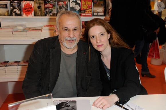 Francis Perrin et son épouse Gersende Perrin signent des exemplaires de leur livre lors du 33ème Salon du Livre de Paris qui se tient au Parc des Expositions, Porte de Versailles à Paris, France, le 24 mars 2013. Photo par Alban Wyters/ABACAPRESS.COM