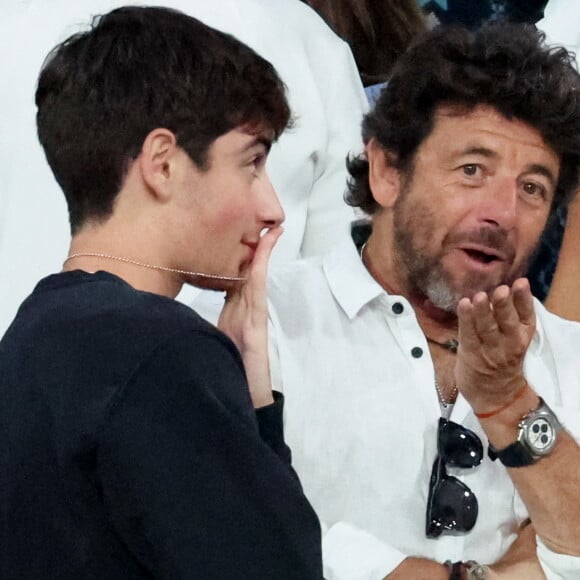 Mieux, ils sont carrément sortis en soirée tous ensemble.
Patrick Bruel et son fils Léon - Les célébrités en tribunes pendant la finale de basketball opposant les Etats-Unis à la France (98-87) lors des Jeux Olympiques de Paris 2024 (JO) à l'Arena Bercy, à Paris, France. © Jacovides-Perusseau/Bestimage 