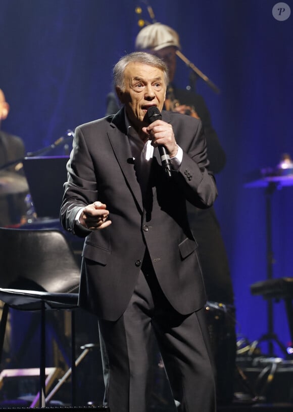 Exclusif - Salvatore Adamo en concert au Grand Rex à Paris. Le chanteur est de retour sur scène après l'annulation de plusieurs dates, suite à des problèmes de santé. Le 5 juin 2024 © Marc Ausset-Lacroix / Bestimage 