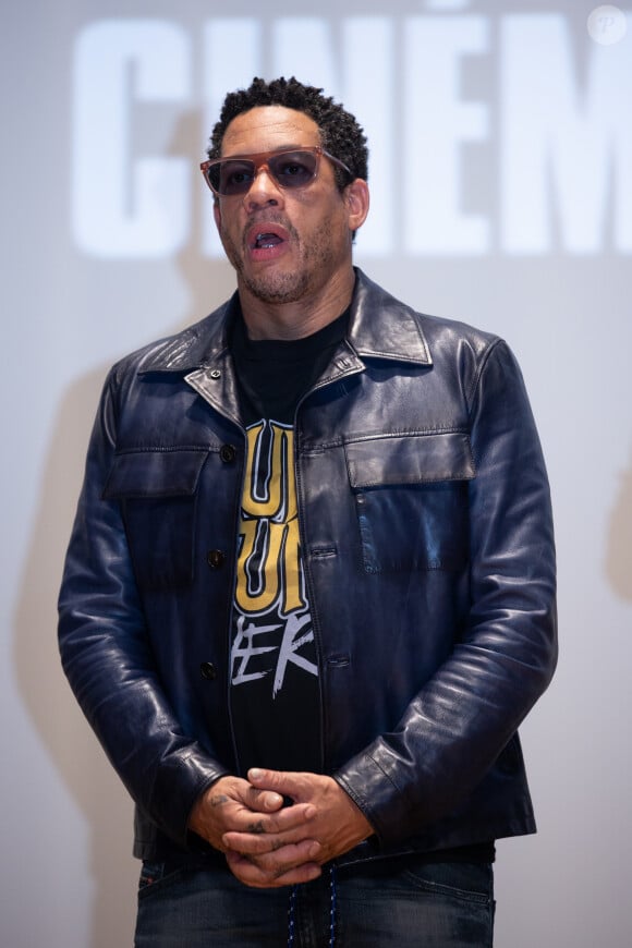 ou encore l'afro-antillais Corossol et le Traiteur marocain.
JoeyStarr lors du photocall de l'avant-première du film " Surprêmes" au Bozar (Palais des beaux-arts de Bruxelles) à Bruxelles en Belgique le 18 novembre 2021.