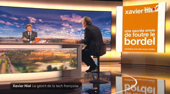 Xavier Niel se moque gentiment de Laurent Delahousse après son passage dans le "20h Week-end", le 28 septembre, sur France 2