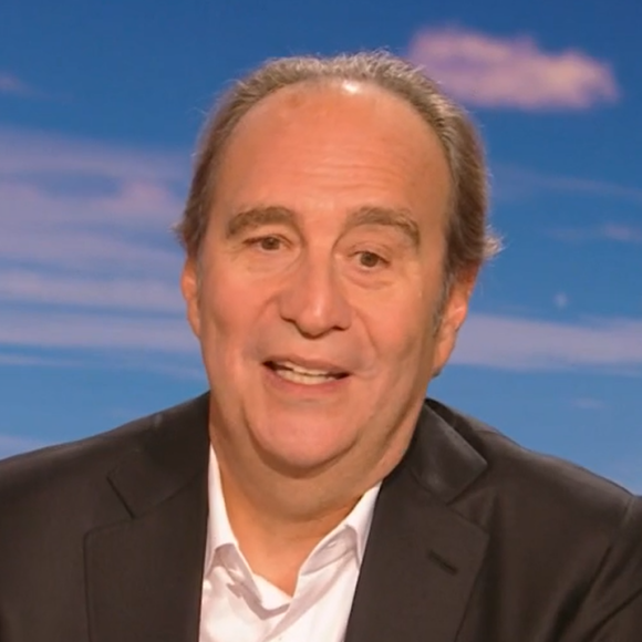 Xavier Niel se moque gentiment de Laurent Delahousse après son passage dans le "20h Week-end", le 28 septembre, sur France 2