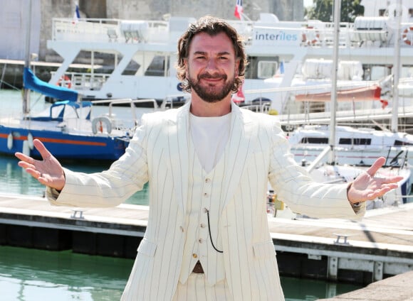 Michael Youn - Photocall du film "Flashback" lors de la 26ème Edition du Festival de la Fiction de La Rochelle. Le 12 septembre 2024 © Patrick Bernard / Bestimage