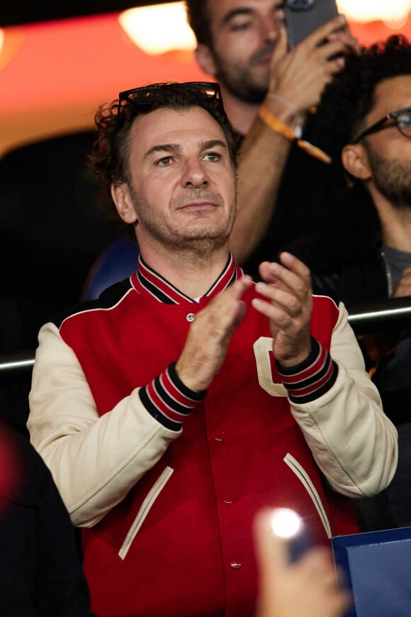 Michaël Youn - People dans les tribunes du match de Ligue des champions entre le PSG et le Borussia Dortmund (2-0) au Parc des Princes à Paris. © Cyril Moreau/Bestimage