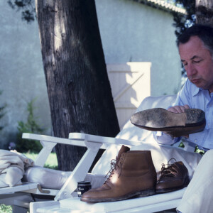 Archives - En France, Philippe Noiret dans son domaine de Turcy le 28 juillet 1981.