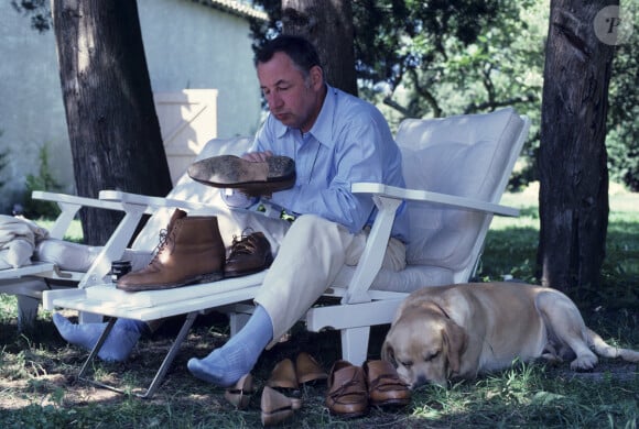 Archives - En France, Philippe Noiret dans son domaine de Turcy le 28 juillet 1981.