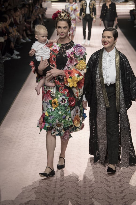 Elettra Rossellini, Ronin Lane et Isabella Rossellini lors du défilé Dolce & Gabbana pour la collection Prêt-à-Porter Printemps/Eté 2019 lors de la Fashion Week de Milan, Italie, le 23 septembre 2018.