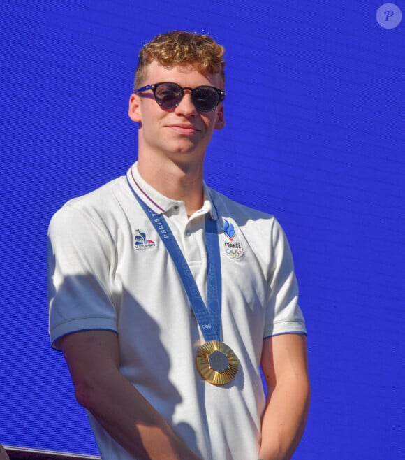 Léon Marchand - L'équipe de France de natation acclamée au club France lors des Jeux Olympiques de Paris2024 (JO) le 5 aout 2024.