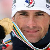 Raphaël Poirée, 3 mois seulement après son terrible accident, rechausse les skis : "c'est la chance d'une vie" !