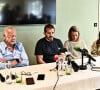 Pour le père de ce dernier, "cela pose question évidemment", comme il l'explique au "Parisien"

Maître Edouard Martial, Djalil Narjissi, sa femme Valérie et leur fille Inès - Conférence de presse de la famille de Djalil Narjissi à Agen, le 27 août 2024, après la disparition de M.Narjissi sur la plage de Diaz Beach en Afrique du Sud, le 7 août 2024. Djalil Narjissi, entouré de sa femme Valérie et de sa fille Inès, le rugbyman s'est exprimé sur ce drame familial, aux côtés de son avocat, maître E.Martial. © Thierry Breton / Panoramic / Bestimage