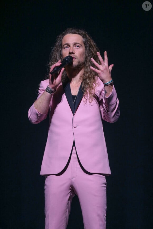 Exclusif - Julien Doré est en concert au Zenith Arena à Lille le 10 décembre 2022. © Stéphane Vansteenkiste / Bestimage 