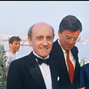 Archives - Michel Blanc reçoit le prix d'interprétation masculine pour "Tenue de Soirée" au festival de Cannes en 1986