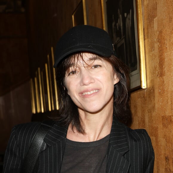 Une somme que Charlotte Gainsbourg ne peut pas rembourser seule contrairement à ce que beaucoup peuvent penser
Charlotte Gainsbourg - Soirée de mobilisation "L'Europe contre l'antisémitisme" au théâtre Antoine à Paris le 3 juin 2024.