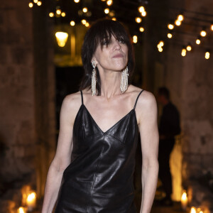 Si elle est connue et multiplie les projets au cinéma, l'actrice n'est pas riche pour autant
Charlotte Gainsbourg - Personnalités au dîner "Women in Motion" par le groupe Kering, Place de la Castre, lors du 77ème Festival International du Film de Cannes. Le 19 mai 2024 © Olivier Borde / Bestimage 