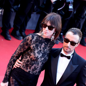 Charlotte Gainsbourg, Anthony Vaccarello - Montée des marches du film " Emilia Perez " lors du 77ème Festival International du Film de Cannes, au Palais des Festivals à Cannes. Le 18 mai 2024 © Jacovides-Moreau / Bestimage 