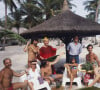 Celle de la troupe de Splendid
La troupe du Splendid au complet sur le tournage du film "Les Bronzés" : Gérard Jugnot, Dominique Lavanant, Bruno Moynot, Marie-Anne Chazel, Thierry Lhermitte, Josiane Balasko et Christian Clavier au premier plan, Martin Lamotte, Michel Blanc et Jean-Claude Colin (photographe de Télé 7 Jours) au second plan (debout). © Jean-Claude Colin via Bestimage