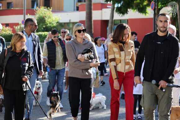 Marie-Pierre Gramaglia, la vice-présidente de la SPA monégasque, la princesse Charlene de Monaco et Sylvia Sermenghi, la présidente de l'association Rokethon - La princesse Charlene de Monaco a participé au chapiteau de Fontvieille, à Monaco, le 5 octobre 2024