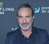 Prochainement diffusée sur France Télévisions, cette série est actuellement disponible sur la plateforme de streaming Paramount+
Jean Dujardin - Dîner de charité Breitling à la Samaritaine pour l'association "Premiers de Cordée" à Paris le 4 avril 2024. L'association Premiers de Cordée propose des animations sportives auprès des enfants hospitalisés. ADN de l'association depuis sa création, ce programme comprend de nombreuses actions pour initier un maximum d'enfants malades et/ou en situation de handicap à la pratique sportive. © Rachid Bellak/Bestimage