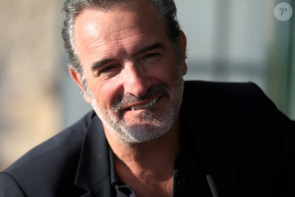 Exclusif - Jean Dujardin et le réalisateur Jean-Albert Lièvre font la promotion du documentaire "Les Gardiennes de la Planète" au Yacht Club de Monaco, le 9 février 2023. Jean Dujardin assure la voix-off de ce long métrage attendu dans les salles le 22 février 2023. © Jean-François Ottonello / Nice Matin / Bestimage