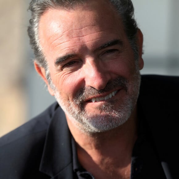 Exclusif - Jean Dujardin et le réalisateur Jean-Albert Lièvre font la promotion du documentaire "Les Gardiennes de la Planète" au Yacht Club de Monaco, le 9 février 2023. Jean Dujardin assure la voix-off de ce long métrage attendu dans les salles le 22 février 2023. © Jean-François Ottonello / Nice Matin / Bestimage