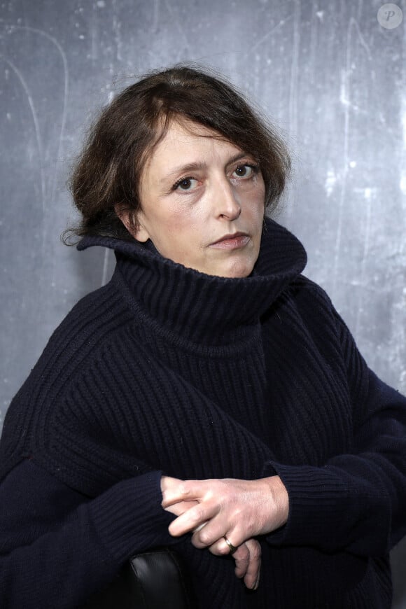 Exclusif - Portrait de Stéphanie Bataille. La directrice du théâtre Antoine à Paris porte plainte contre X pour homicide involontaire, suite au décès de son père Etienne Draber. Rentré à l'hôpital de la Salpétrière pour une opération sans lien avec le virus, l'acteur a contracté le Coronavirus (COVID-19) pendant son séjour à l'hôpital. Stéphanie Bataille accuse notamment l'AP-HP d'avoir enterré son père "nu", "dans une housse sans nom". Le 10 février 2021 © Cédric Perrin / Bestimage