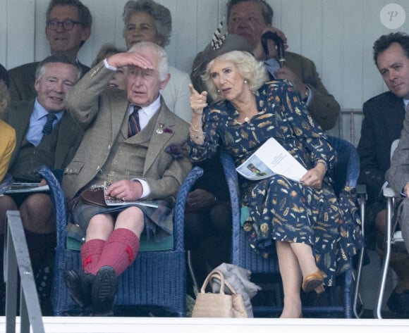 Pour lui et pour les siens, dont son épouse Camilla Parker-Bowles
Le roi Charles III d'Angleterre et Camilla Parker Bowles, reine consort d'Angleterre, partagent un fou rire lors du Braemar Gathering 2024, le 7 septembre 2024. © Goff / Bestimage 