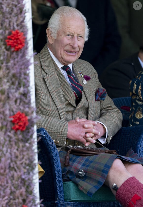 Le roi Charles III d'Angleterre et Camilla Parker Bowles, reine consort d'Angleterre, partagent un fou rire lors du Braemar Gathering 2024, le 7 septembre 2024. © Goff / Bestimage 