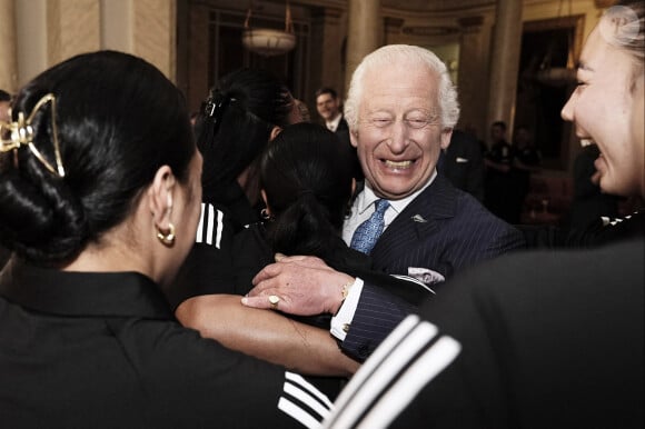 Une nouvelle des plus encourageantes !
Le roi Charles III d'Angleterre lors de sa rencontre avec l'équipe de rugby des Black Ferns de Nouvelle-Zélande au palais Buckingham à Londres. Le 11 septembre 2024 © Aaron Chown / WPA Pool / Bestimage 