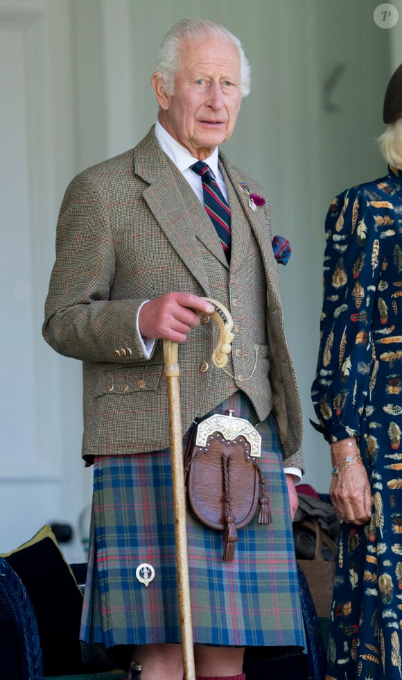 Le roi Charles III d'Angleterre et Camilla Parker Bowles, reine consort d'Angleterre, partagent un fou rire lors du Braemar Gathering 2024, le 7 septembre 2024. © Goff / Bestimage 