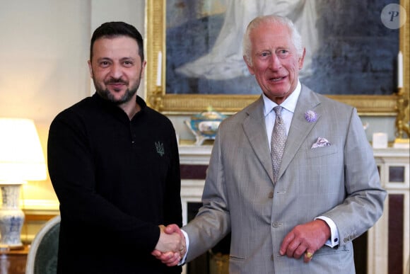 Volodymyr Zelensky, le roi Charles III d'Angleterre - Réunion de la Communauté politique européenne au palais de Blenheim à Woodstock au Royaume-Uni le 18 juillet 2024.  European Political Community meeting at Blenheim Palace on July 18, 2024 in Woodstock, England. At the 4th European Political Community Summit, Europe's leaders will focus on energy, infrastructures, connectivity, cybersecurity, countering disinformation and migration. Adams/WPA-Pool/Bestimage 