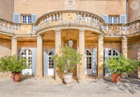 Le superbe château de Castille à Uzès, dans le sud de la France, est mis en vente pour 6,9 millions de livres sterling et comprend cinq dessins de Picasso intégrés à la propriété.